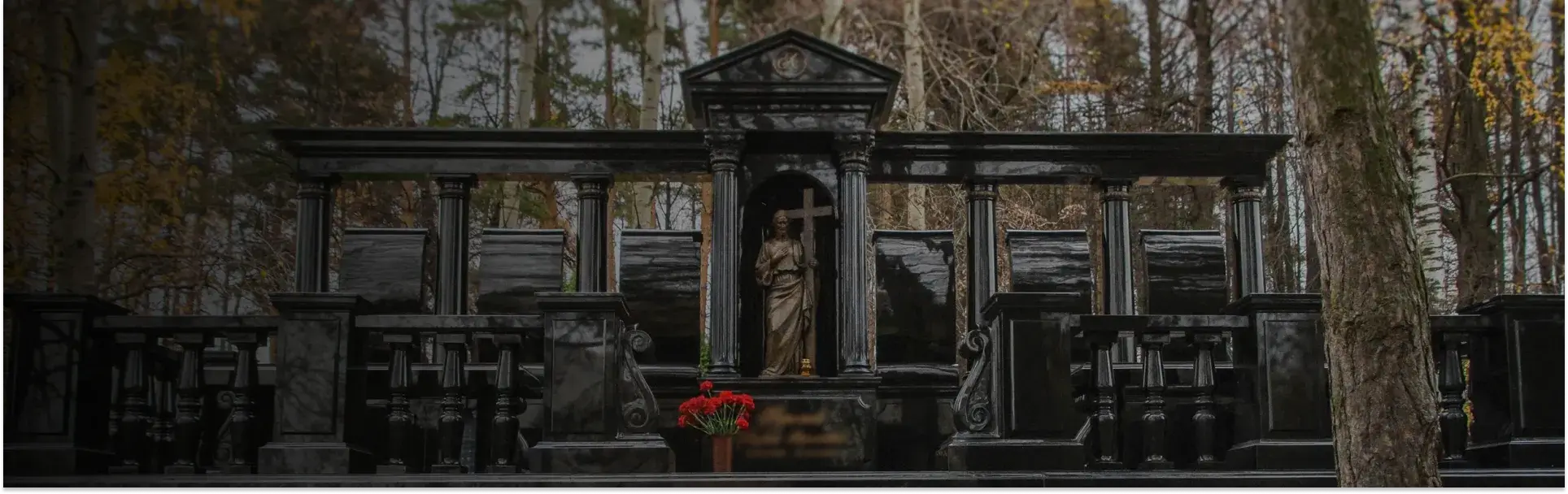 Троекуровское кладбище: монументальный мемориальный комплекс, классический стиль, чёрный гранит, бронза