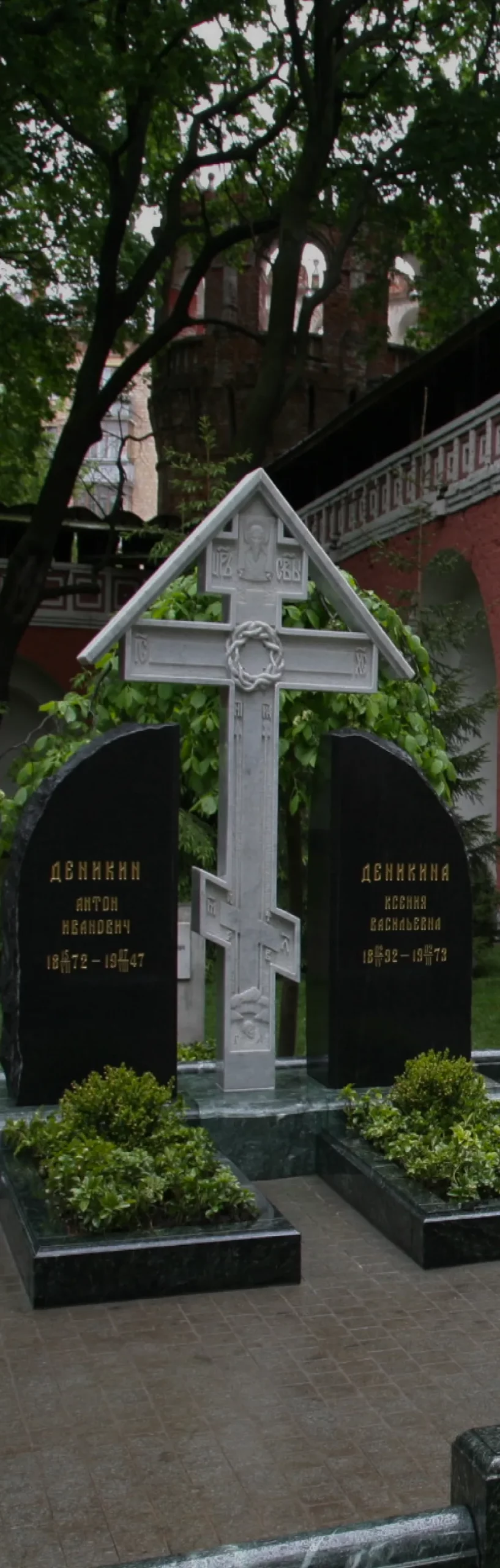 Мемориал белым воинам в Донском монастыре