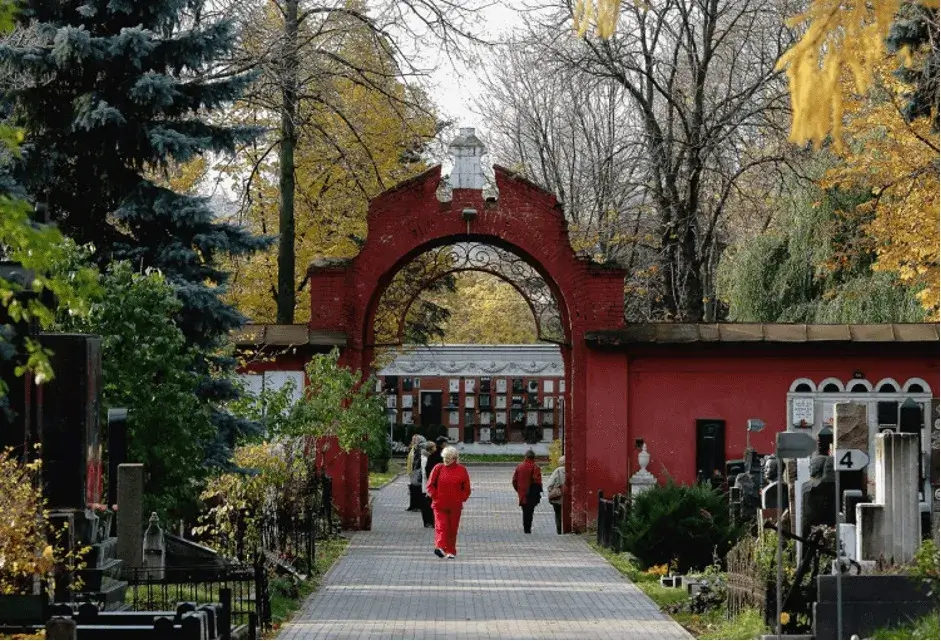 Вход на Новодевичье кладбище