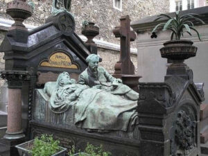 Надгробие на склепе промышленника Шарля Пижона